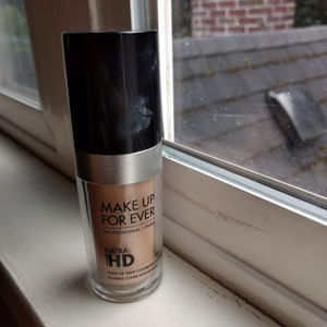 Make Up Forever ultra HD liquid foundation Y215